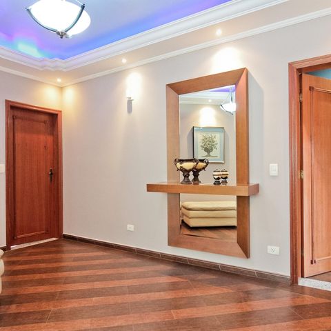 Casa à venda com 610m², 5 quartos e 10 vagasCorredor