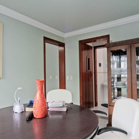 Casa à venda com 610m², 5 quartos e 10 vagasCopa