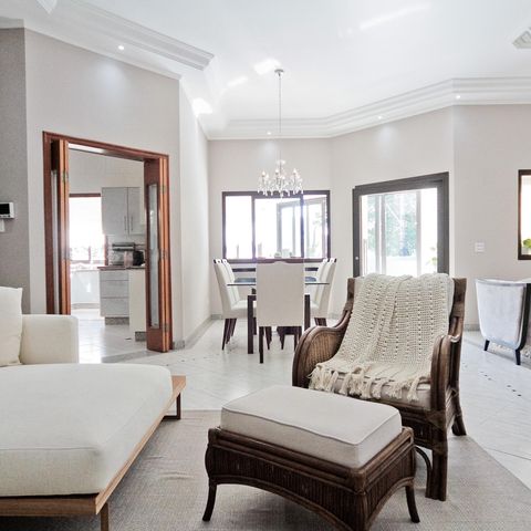 Casa à venda com 610m², 5 quartos e 10 vagasSala