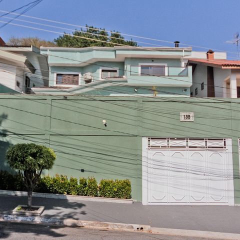 Casa à venda com 610m², 5 quartos e 10 vagasFachada