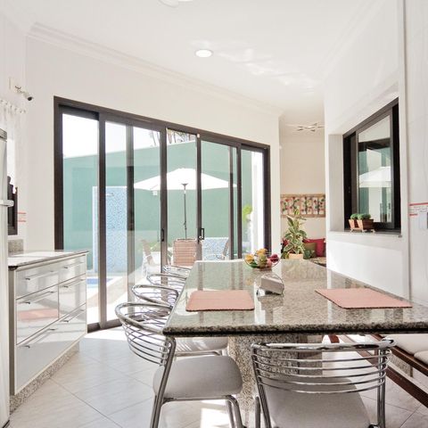 Casa à venda com 610m², 5 quartos e 10 vagasCozinha