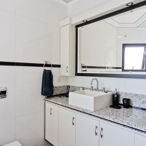 Casa à venda com 610m², 5 quartos e 10 vagasBanheiro da Suíte 1