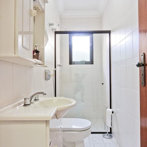 Casa à venda com 610m², 5 quartos e 10 vagasBanheiro de Serviço