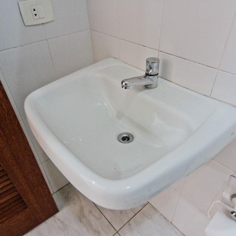 Casa à venda com 610m², 5 quartos e 10 vagasÁrea externa - banheiro