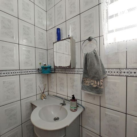 Casa à venda com 98m², 3 quartos e 3 vagas Casa à venda com 98m², 3 quartos e 3 vagasBanheiro 1