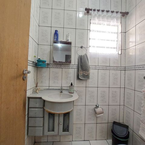 Casa à venda com 98m², 3 quartos e 3 vagas Casa à venda com 98m², 3 quartos e 3 vagasBanheiro 1