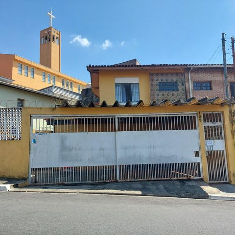 Casa à venda com 98m², 3 quartos e 3 vagas Casa à venda com 98m², 3 quartos e 3 vagasFachada
