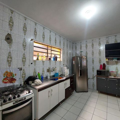 Casa à venda com 98m², 3 quartos e 3 vagas Casa à venda com 98m², 3 quartos e 3 vagasCozinha