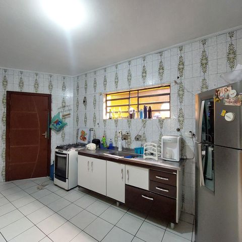 Casa à venda com 98m², 3 quartos e 3 vagas Casa à venda com 98m², 3 quartos e 3 vagasCozinha