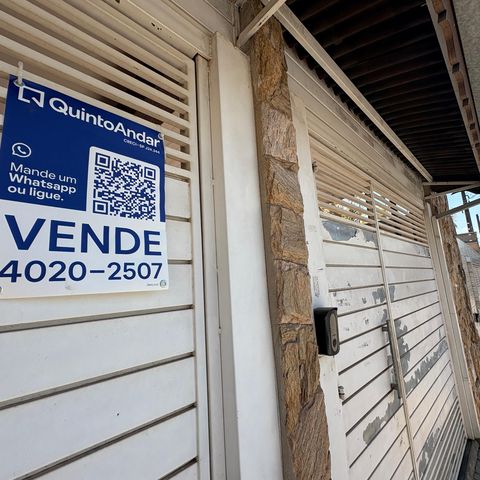 Casa à venda com 183m², 4 quartos e 2 vagasFachada + Placa