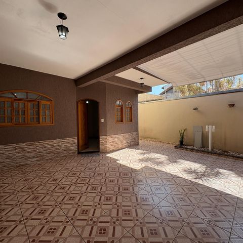 Casa à venda com 183m², 4 quartos e 2 vagasGaragem