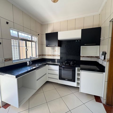 Casa à venda com 183m², 4 quartos e 2 vagasCozinha