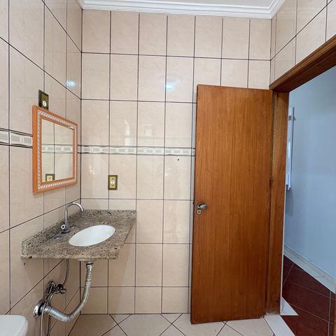 Casa à venda com 183m², 4 quartos e 2 vagasBanheiro