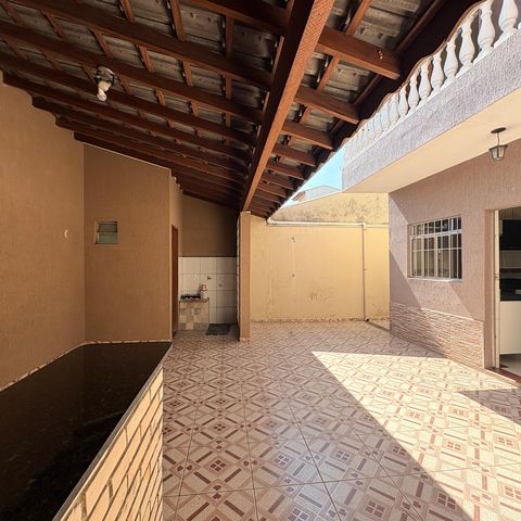 Casa à venda com 183m², 4 quartos e 2 vagasÁrea Externa