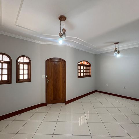Casa à venda com 183m², 4 quartos e 2 vagasSala