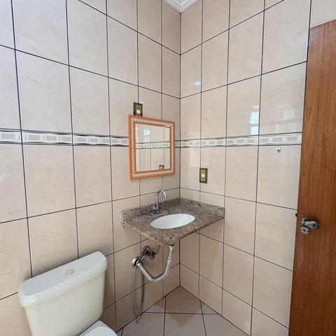 Casa à venda com 183m², 4 quartos e 2 vagasBanheiro