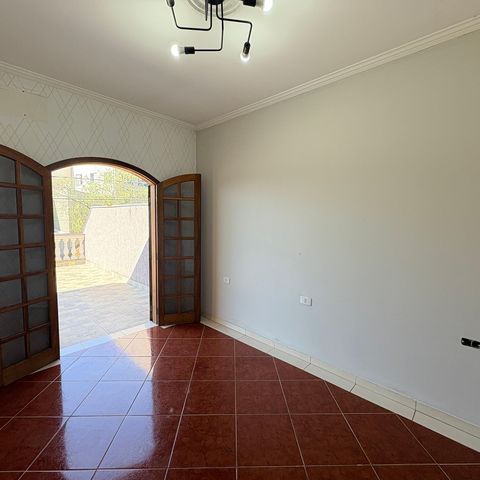 Casa à venda com 183m², 4 quartos e 2 vagasSuíte