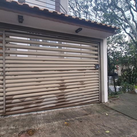 Casa à venda com 152m², 4 quartos e 2 vagas Casa à venda com 152m², 4 quartos e 2 vagasFachada