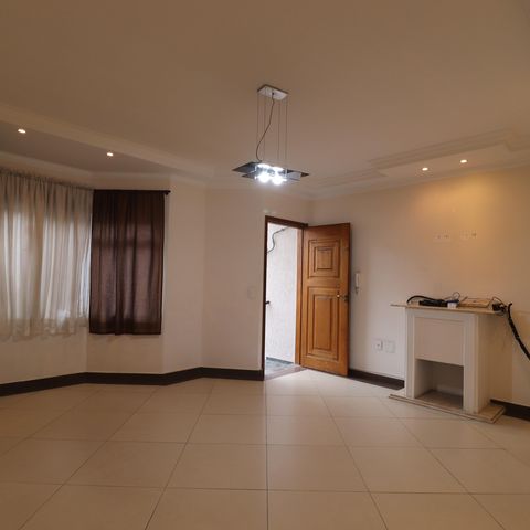 Casa à venda com 152m², 4 quartos e 2 vagasSala