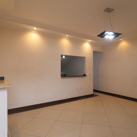 Casa à venda com 152m², 4 quartos e 2 vagasSala