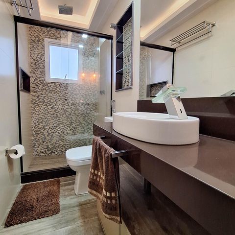 Apartamento à venda com 260m², 4 quartos e 2 vagas Apartamento à venda com 260m², 4 quartos e 2 vagasBanheiro da Suíte 1