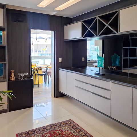 Apartamento à venda com 260m², 4 quartos e 2 vagas Apartamento à venda com 260m², 4 quartos e 2 vagasSala