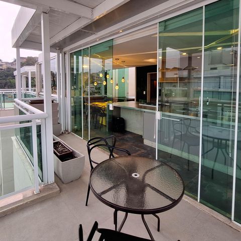 Apartamento à venda com 260m², 4 quartos e 2 vagas Apartamento à venda com 260m², 4 quartos e 2 vagasCobertura