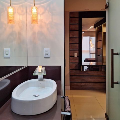Apartamento à venda com 260m², 4 quartos e 2 vagas Apartamento à venda com 260m², 4 quartos e 2 vagasBanheiro da Suíte 1