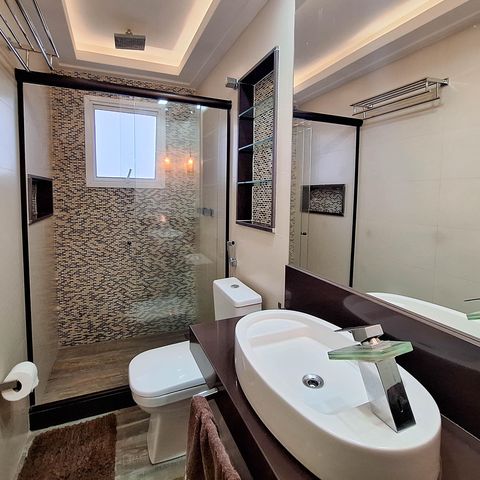 Apartamento à venda com 260m², 4 quartos e 2 vagas Apartamento à venda com 260m², 4 quartos e 2 vagasBanheiro da Suíte 1