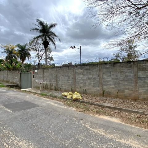 Casa para alugar com 2000m², 3 quartos e 4 vagasFachada