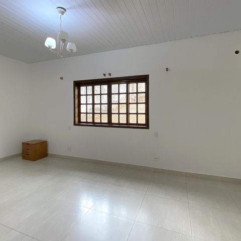 Casa para alugar com 2000m², 3 quartos e 4 vagasSuite
