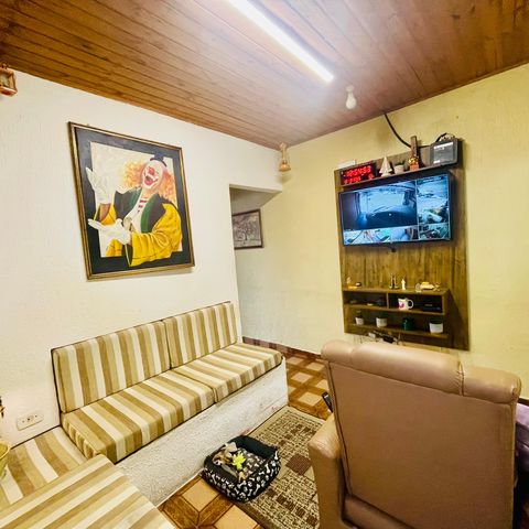Casa à venda com 125m², 2 quartos e 2 vagas Casa à venda com 125m², 2 quartos e 2 vagasSala