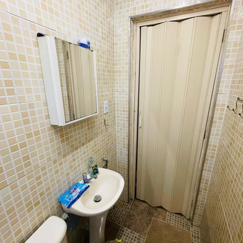 Casa à venda com 125m², 2 quartos e 2 vagas Casa à venda com 125m², 2 quartos e 2 vagasBanheiro Social
