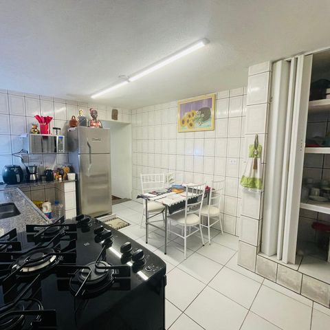 Casa à venda com 125m², 2 quartos e 2 vagas Casa à venda com 125m², 2 quartos e 2 vagasCozinha