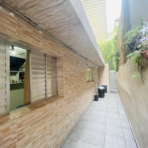 Casa à venda com 125m², 2 quartos e 2 vagas Casa à venda com 125m², 2 quartos e 2 vagasÁrea externa