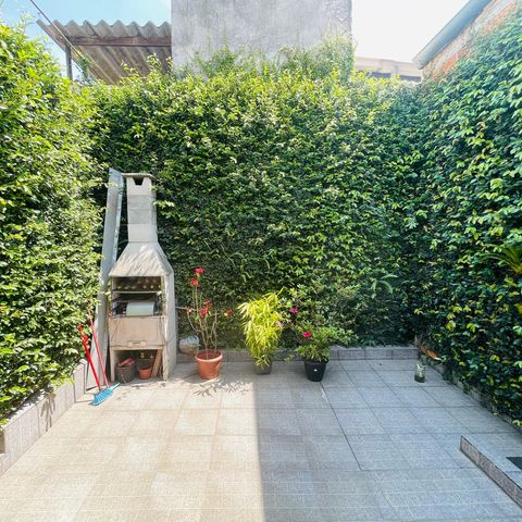 Casa à venda com 125m², 2 quartos e 2 vagas Casa à venda com 125m², 2 quartos e 2 vagasChurrasqueira