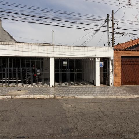 Casa para alugar com 48m², 1 quarto e sem vaga Casa para alugar com 48m², 1 quarto e sem vagaFachada