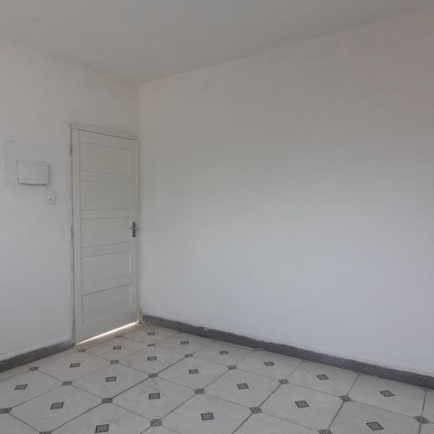 Casa para alugar com 48m², 1 quarto e sem vaga Casa para alugar com 48m², 1 quarto e sem vagaSala