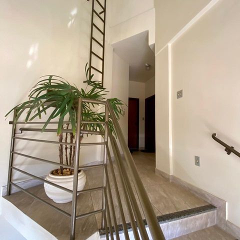Apartamento à venda com 171m², 4 quartos e 2 vagas Apartamento à venda com 171m², 4 quartos e 2 vagasHall de entrada