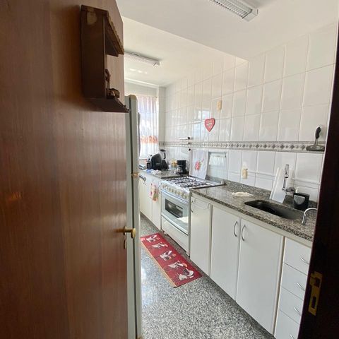 Apartamento à venda com 171m², 4 quartos e 2 vagas Apartamento à venda com 171m², 4 quartos e 2 vagasCozinha
