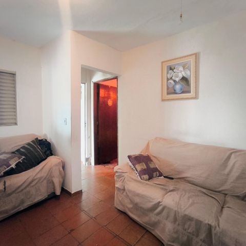 Casa à venda com 107m², 2 quartos e 2 vagas Casa à venda com 107m², 2 quartos e 2 vagasSala