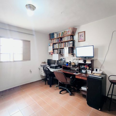 Casa à venda com 107m², 2 quartos e 2 vagas Casa à venda com 107m², 2 quartos e 2 vagasQuarto