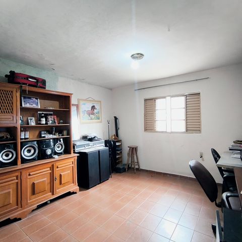 Casa à venda com 107m², 2 quartos e 2 vagas Casa à venda com 107m², 2 quartos e 2 vagasQuarto