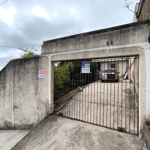 Casa à venda com 107m², 2 quartos e 2 vagas Casa à venda com 107m², 2 quartos e 2 vagasFachada