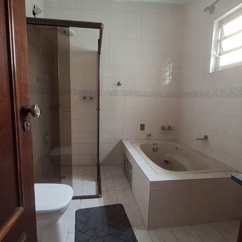 Casa para alugar com 300m², 5 quartos e 2 vagas Casa para alugar com 300m², 5 quartos e 2 vagasCasa 2 Banheiro