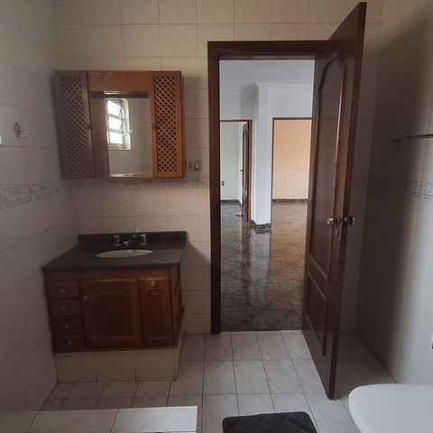 Casa para alugar com 300m², 5 quartos e 2 vagas Casa para alugar com 300m², 5 quartos e 2 vagasCasa 2 Banheiro