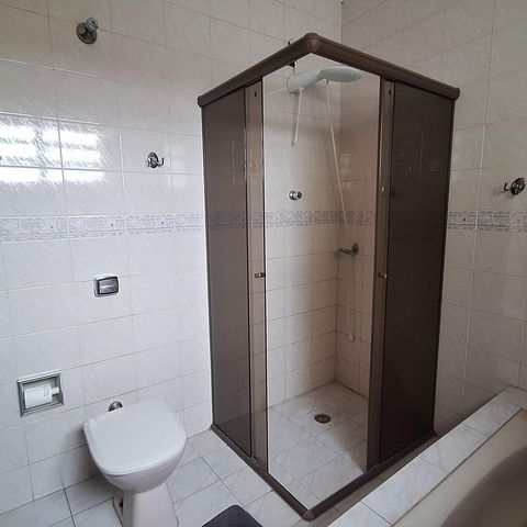 Casa para alugar com 300m², 5 quartos e 2 vagas Casa para alugar com 300m², 5 quartos e 2 vagasCasa 2 Banheiro