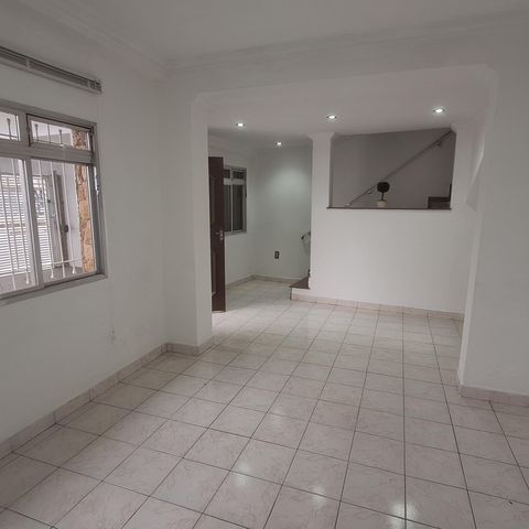 Casa para alugar com 300m², 5 quartos e 2 vagas Casa para alugar com 300m², 5 quartos e 2 vagasSala