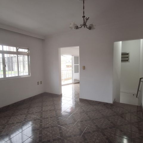 Casa para alugar com 300m², 5 quartos e 2 vagas Casa para alugar com 300m², 5 quartos e 2 vagasCasa 2