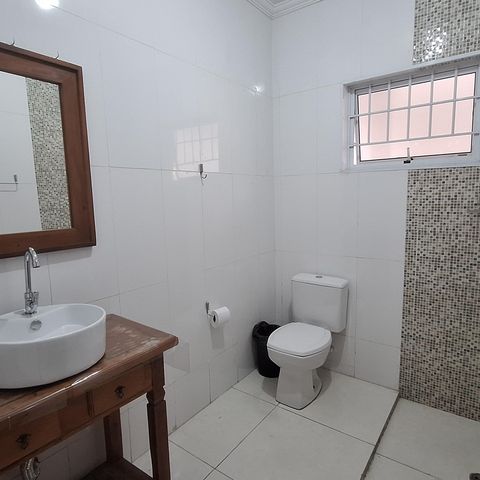 Casa para alugar com 300m², 5 quartos e 2 vagas Casa para alugar com 300m², 5 quartos e 2 vagasBanheiro